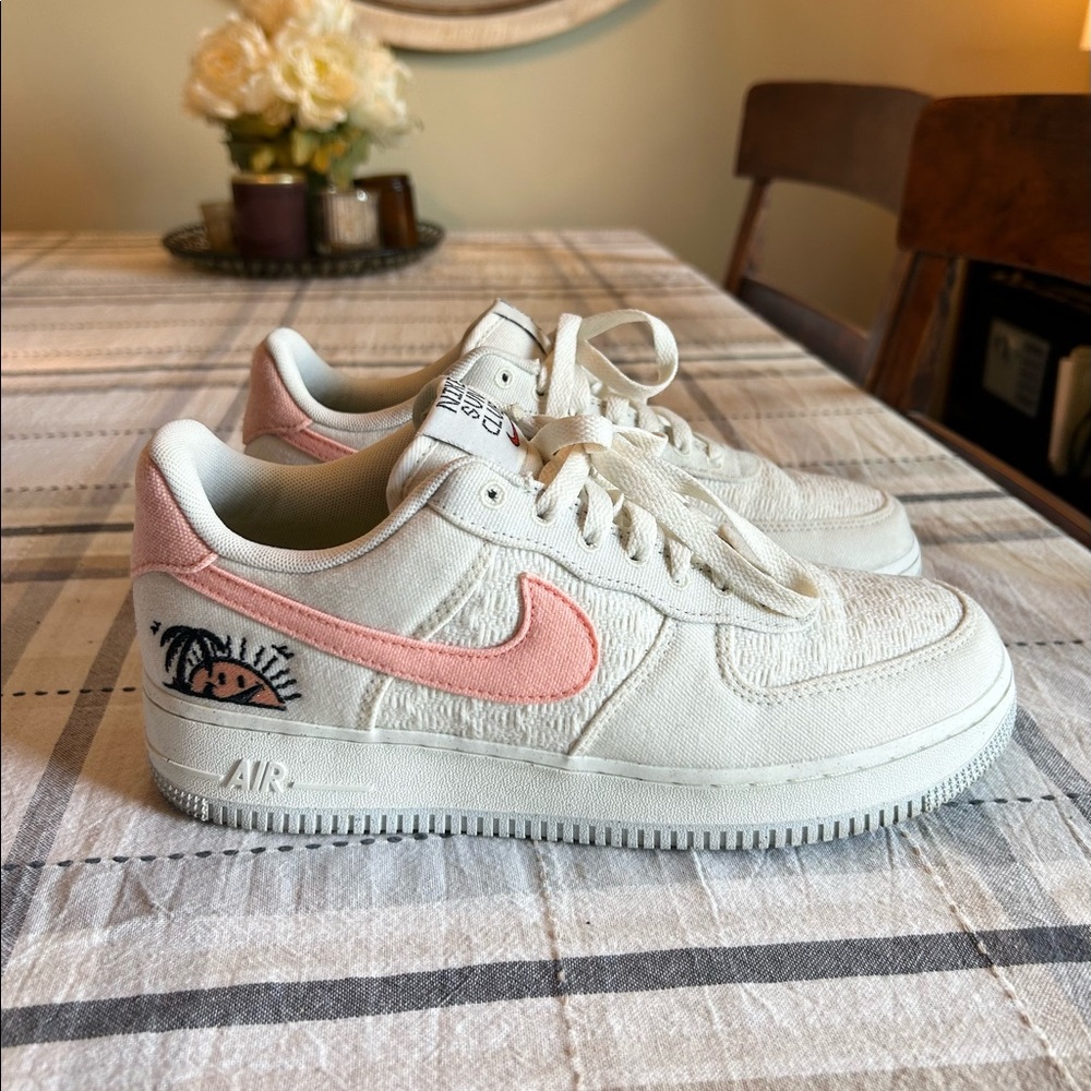 Nike Women's Air Force 1 Low Sun Club Size 9